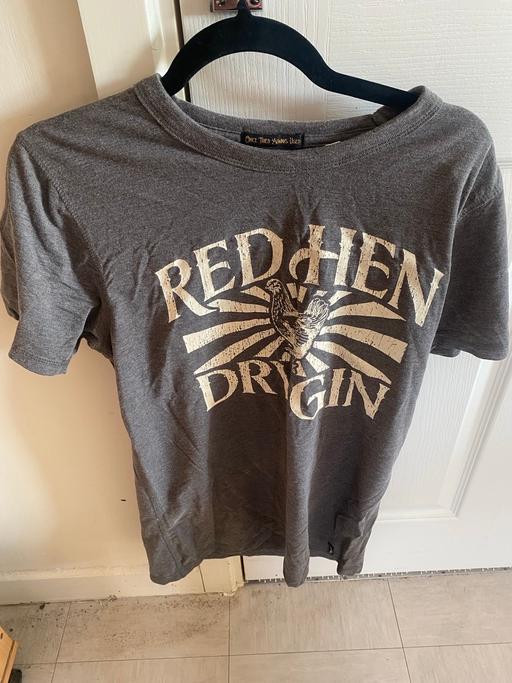  — Mens short sleeve-black red hen dry gin L