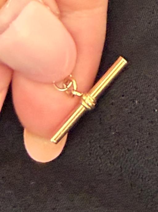  — 9ct gold hallmarked t bar charm