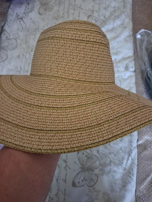  — FLOPPY HAT