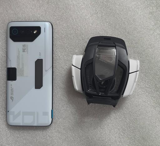  — Asus Rog phone 7 ultimate with cooler