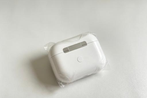  — wireless bluetooth earbuds + charging case