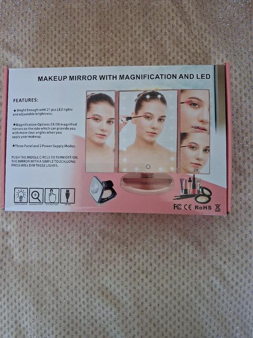  — LIGHT UP MAKE UP MIRROR