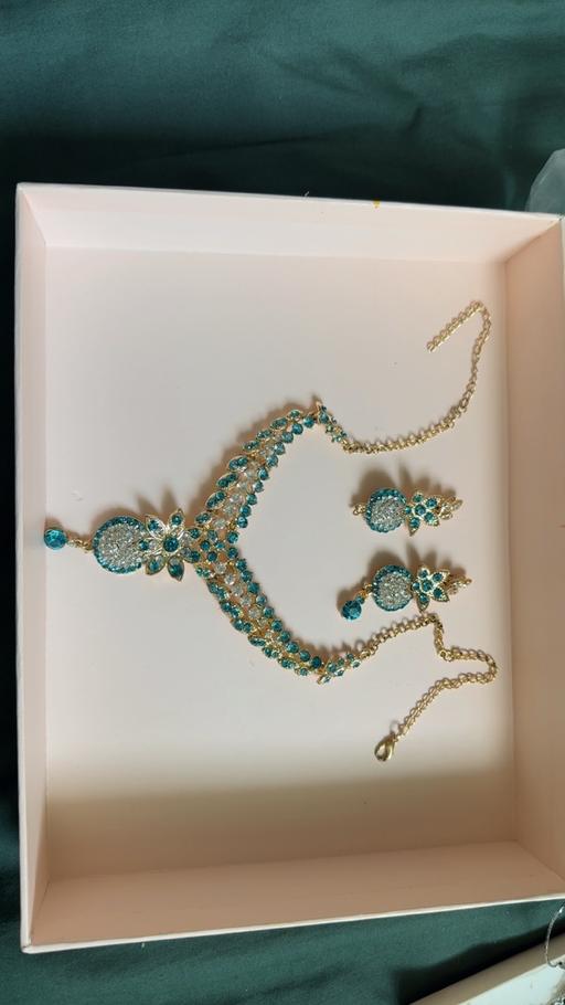  — Gold and Blue Stone Jewellery Set