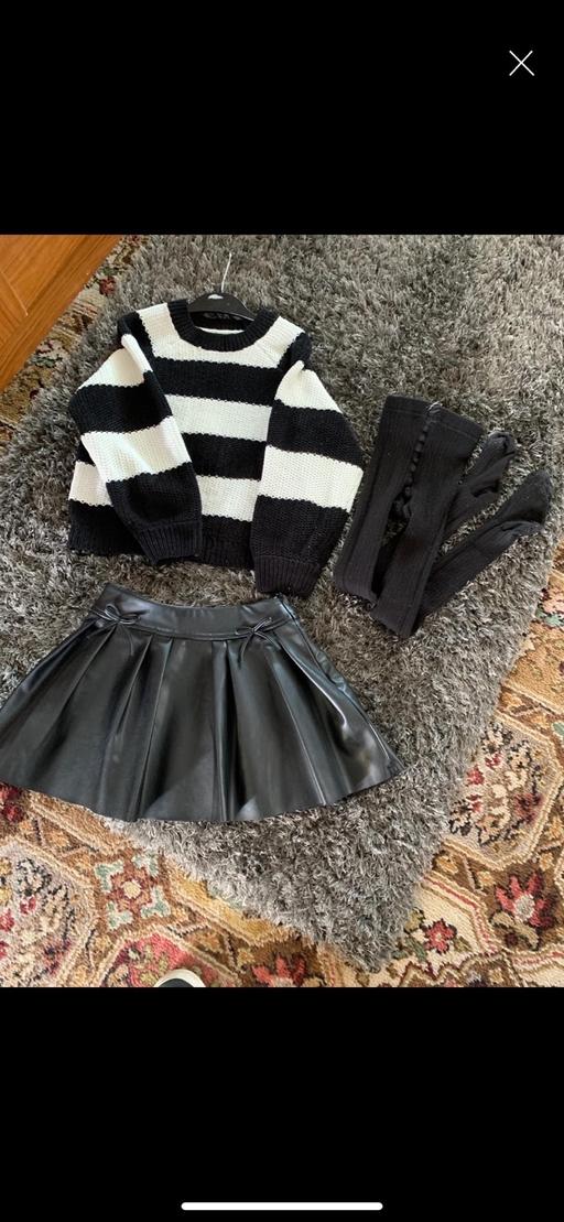  — Girls skirt and jumper