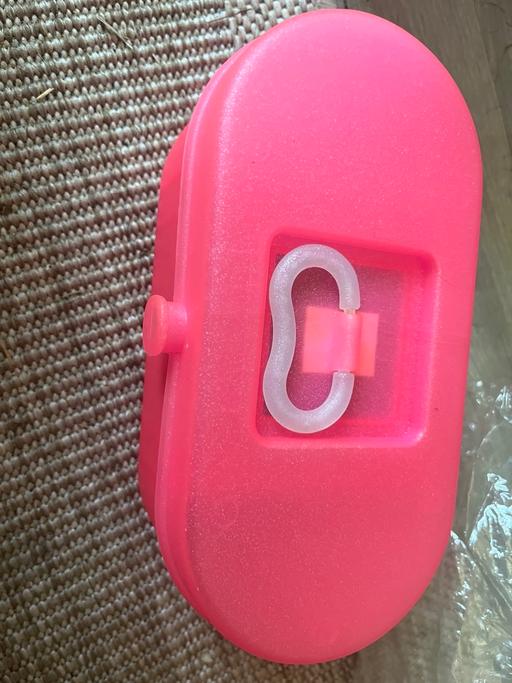  — New small make up case child’s storage