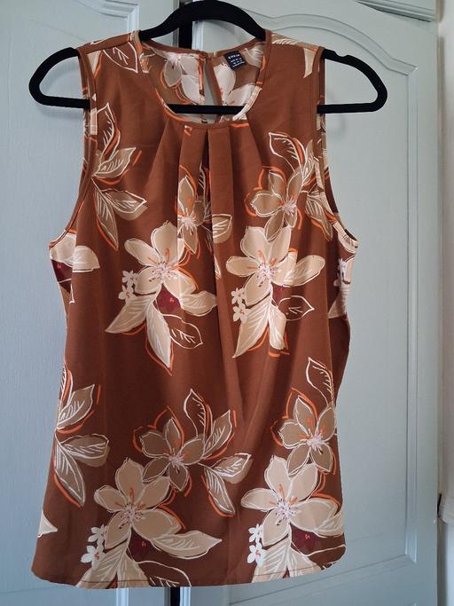  — LOVELY SUMMER TOP