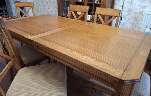  — Extendable Dining Room Table & 6 Chairs