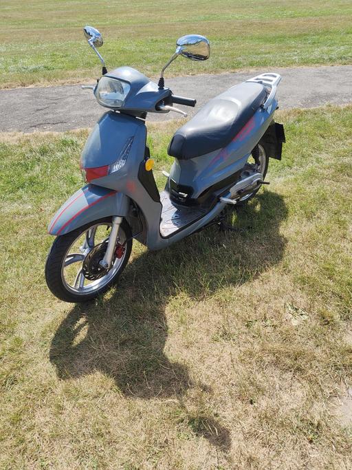  — Peugeot tweet 50 moped 2012
