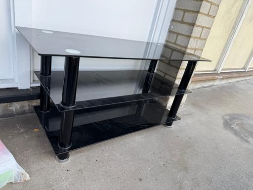  — TV stand / Coffee table
