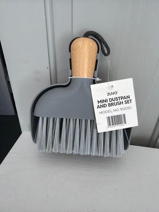  — Zuvo mini dustpan & brush