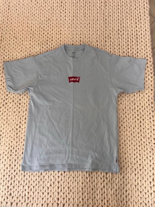  — Levi’s Tshirt size medium
