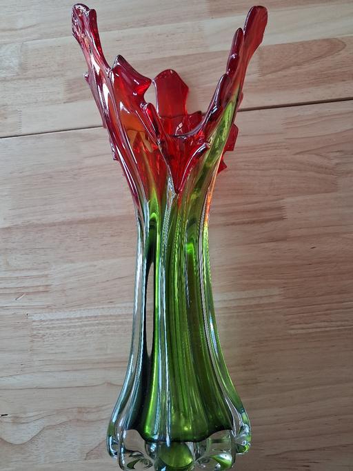  — GORGEOUS VASE