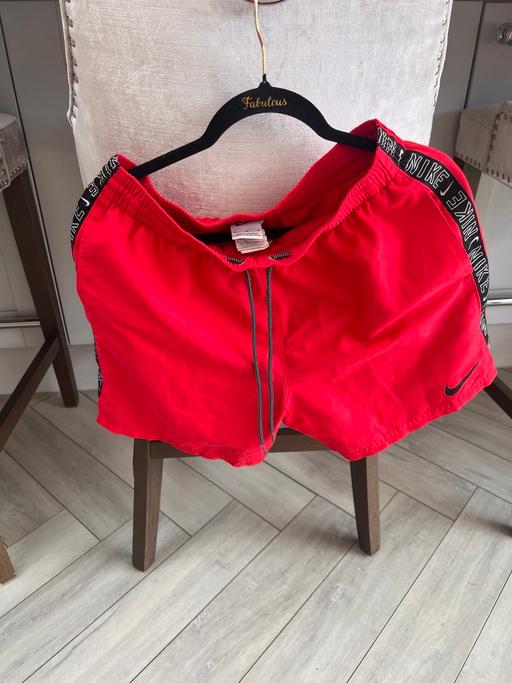  — Men’s swimming shorts size medium