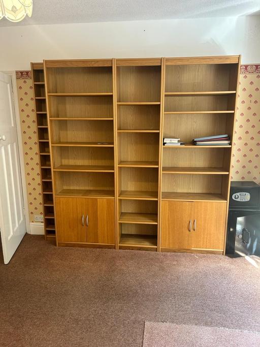  — Wooden bookshelf