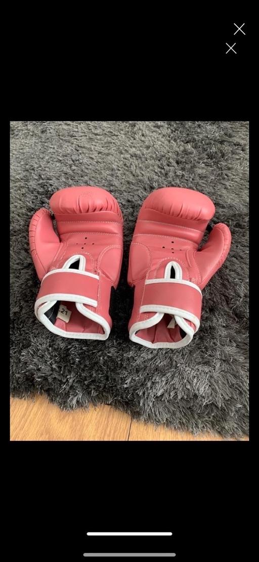  — Children’s boxing gloves
