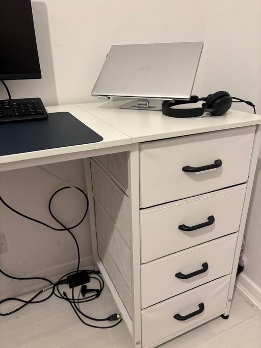  — Desk with 3 drawers (not wooden drawers)