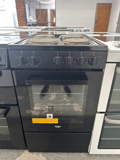  — Bush 50cm Solid Plate Electric Cooker