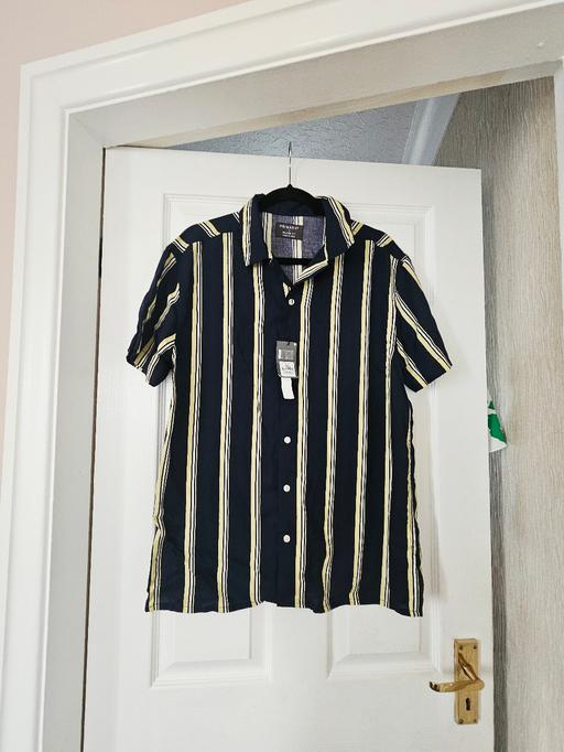  — Mens summer shirt, size medium..NEW