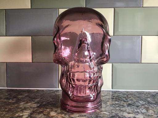  — Glass head