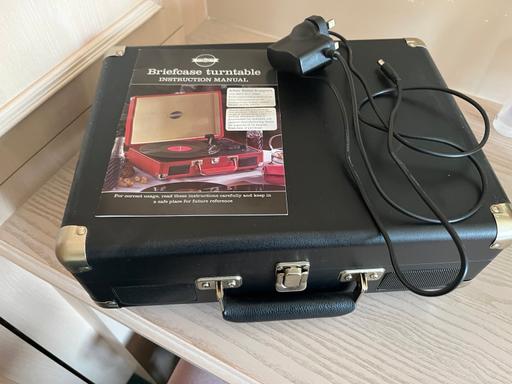  — Retro Briefcase Turntable