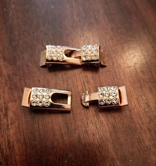  — trainer lace clips