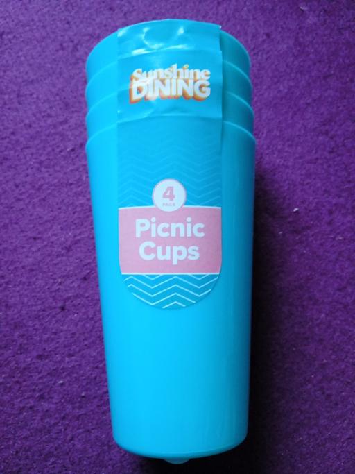  — new pack of 4 picnic cups