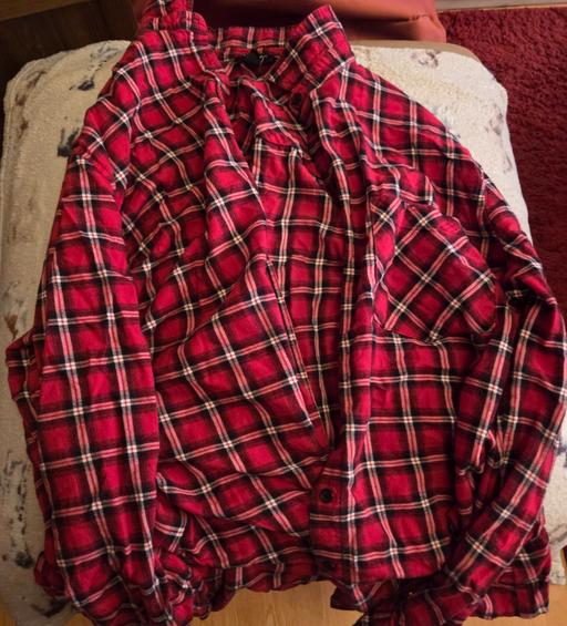  — ladies new look curves shirt