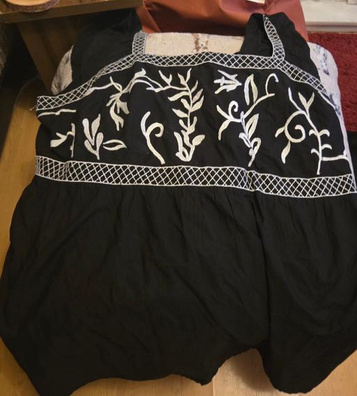  — ladies top