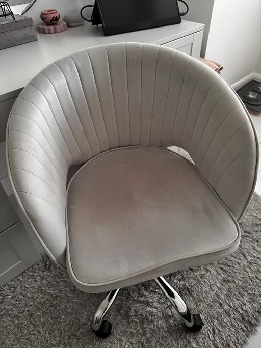  — Beauty chair