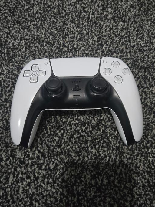  — PS5 controller