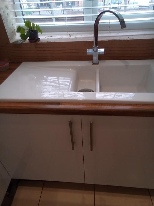  — ceramic pot sink with tap