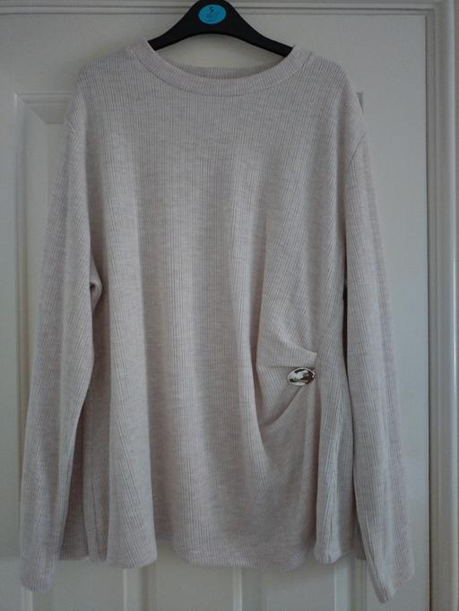  — Ladies long sleeved top