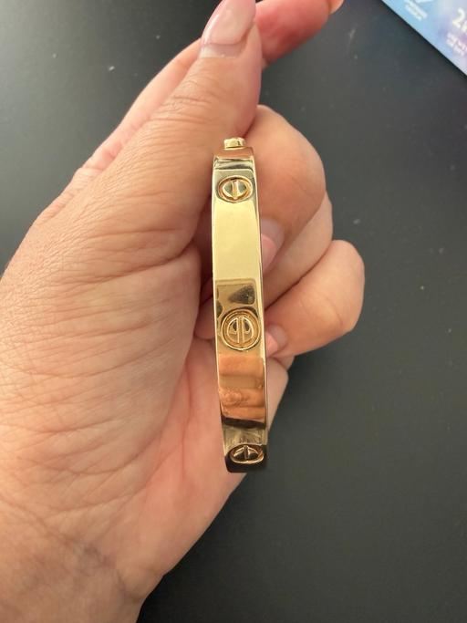 — 9ct gold hallmarked heavy screw bangle