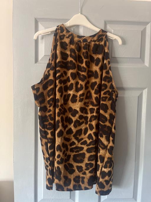  — Stunning top size 22