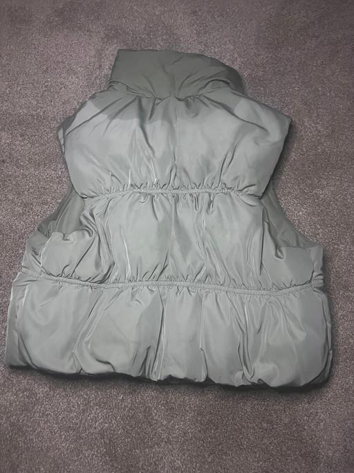  — H&M Gilet