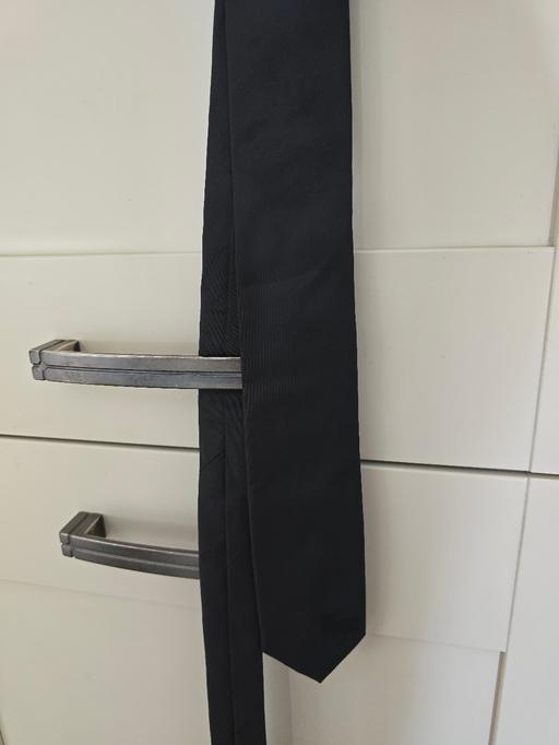 — Mens "New Look" black tie