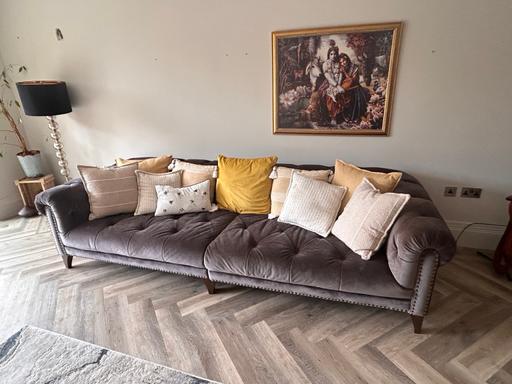  — Chesterfield style elegant velvet sofa