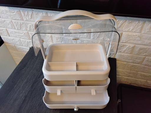  — storage case make up sewing / crafts etc