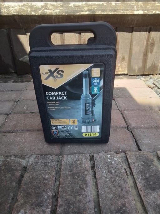  — Car jack