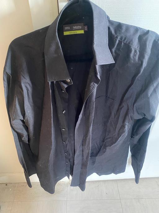  — Mens dark blue long sleeve shirt size M.