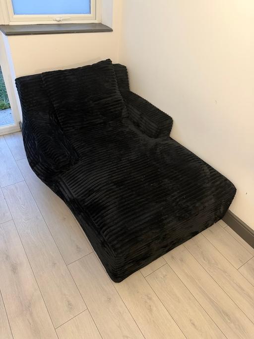  — Chaise lounge chair