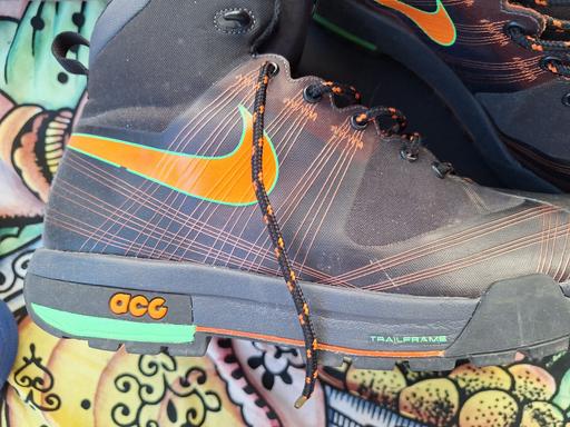  — Nike ACG SIZE 11 N22 WALKING BOOTS