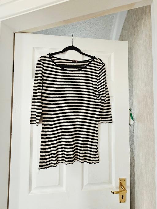  — Phase eight Tshirt, stretchy size 14.