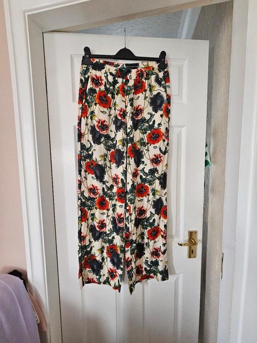  — H&M trousers, size 16..NEW