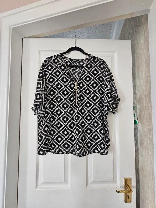  — Top, very generous size 10..NEW
