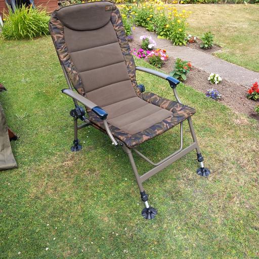  — Fox camo R3 recliner chair ,used once.