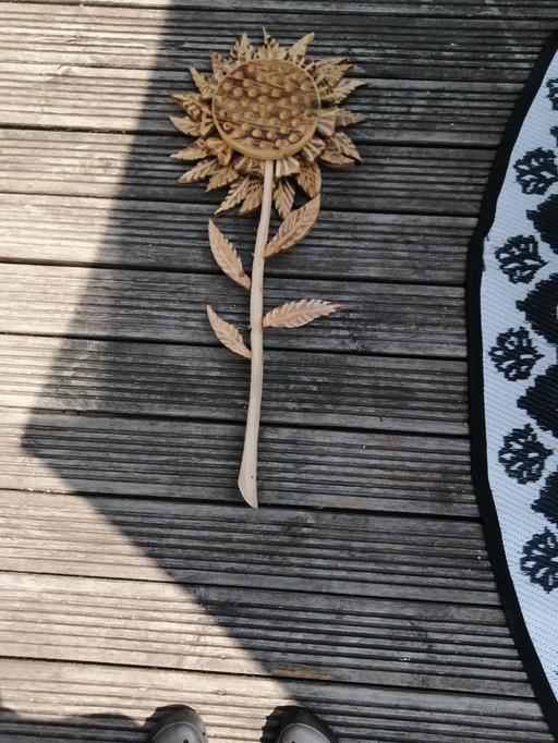  — ornamental wooden sunflower