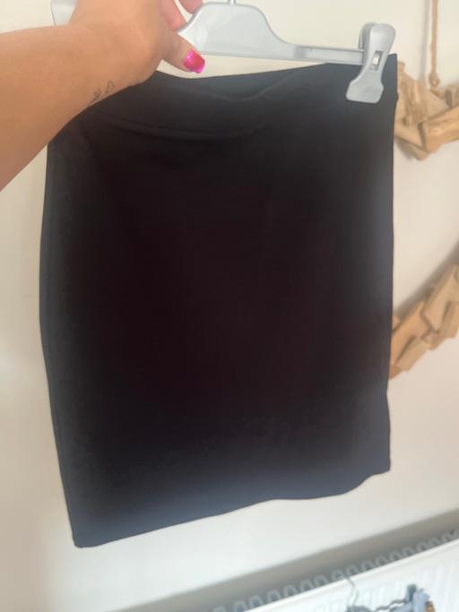  — New look 12-13 years pull on black skirt