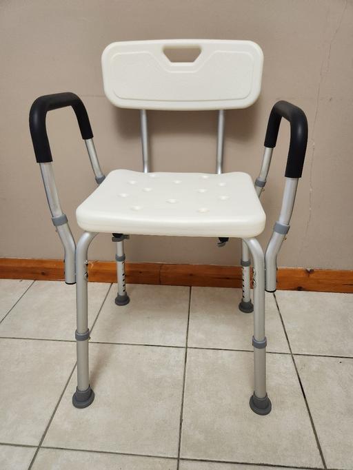  — Shower seat