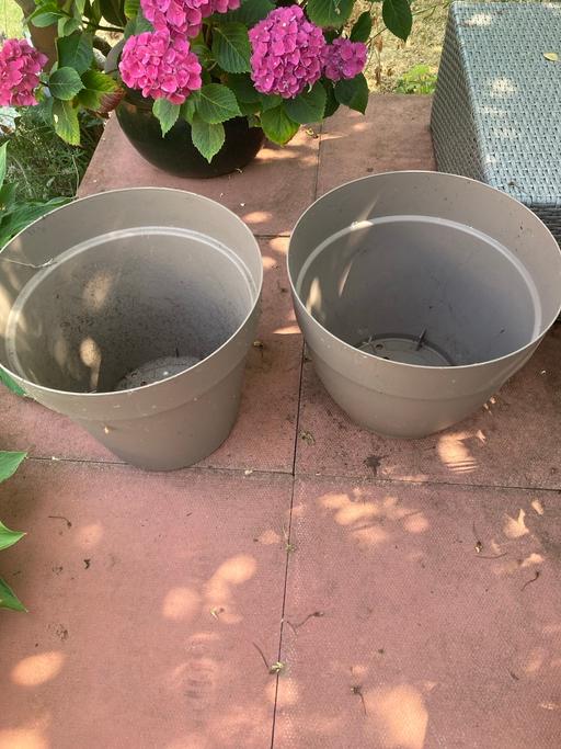  — Large plant pots. Plastic